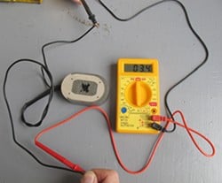 Voltmeter and brake magnet